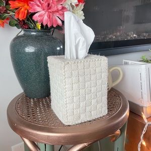 VNTG plastic canvas tissue box cover